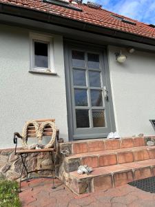 a wicker chair sitting outside of a house at Fischerhus37 FeWo Kranichwiese in Polchow