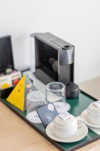 Apartamentos Soho Boutique Palillero的咖啡和沏茶工具