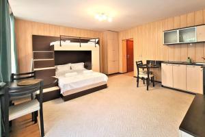 a bedroom with a bunk bed and a kitchen at MATEO Golden Sands 2 in Golden Sands