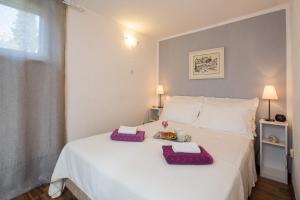 Postel nebo postele na pokoji v ubytování Holiday home Zlatni san - private heated pool + 49 fotografií