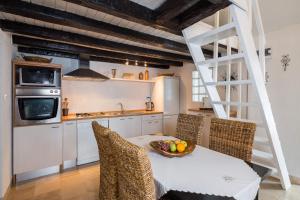 Ảnh trong thư viện ảnh của Holiday home Zlatni san - private heated pool ở Bol