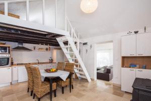 Ảnh trong thư viện ảnh của Holiday home Zlatni san - private heated pool ở Bol