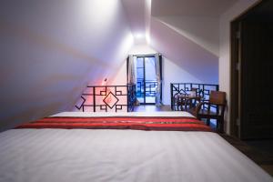 Postel nebo postele na pokoji v ubytování Chenfong Rakthai Resort-ไร่ชาเฉินฟงรีสอร์ท