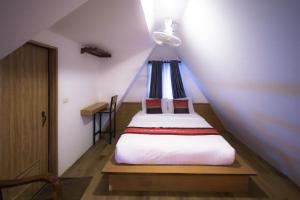 Postel nebo postele na pokoji v ubytování Chenfong Rakthai Resort-ไร่ชาเฉินฟงรีสอร์ท