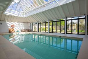 Bazén v ubytování Goodwood Cottage nebo v jeho okolí
