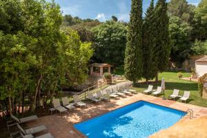 Piscina de la sau aproape de Hotel Convent de Begur