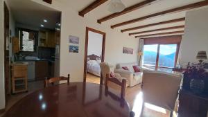 A kitchen or kitchenette at Inmocyma Mirador de Cerler -Puro Pirineo
