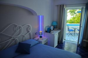 Postel nebo postele na pokoji v ubytování Santa Margherita Suite - CHIAIOLELLA + 37 fotografií