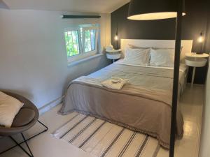 Posteľ alebo postele v izbe v ubytovaní Cosy Loft w Private Pool & Patio