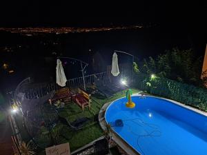 Bazén v ubytovaní Luxury Apartment Emily with Amazing Sea View alebo v jeho blízkosti