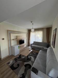 TV a/nebo společenská místnost v ubytování Agartha Suite Hotel Kemer