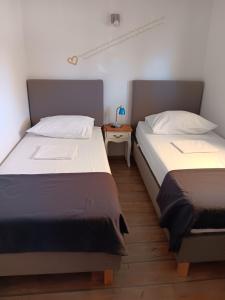 Postel nebo postele na pokoji v ubytování Apartments Emma