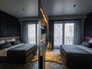 Cama ou camas em um quarto em SennaCity Hotel