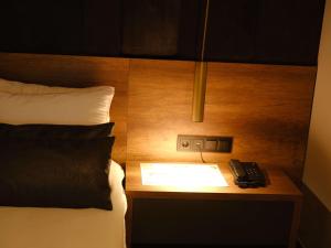 Cama ou camas em um quarto em SennaCity Hotel