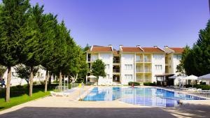 Gallery image of airport club onat garden tatil köyü in Dalaman