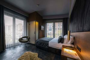 Cama ou camas em um quarto em SennaCity Hotel
