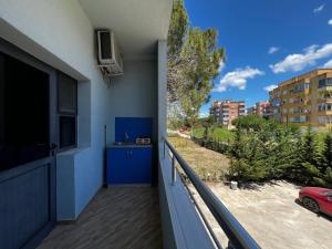 Rõdu või terrass majutusasutuses Canary Hotel