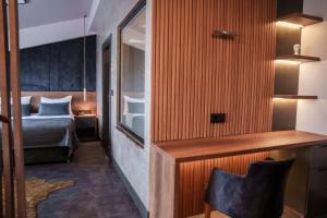 Cama ou camas em um quarto em SennaCity Hotel