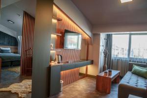 Cama ou camas em um quarto em SennaCity Hotel