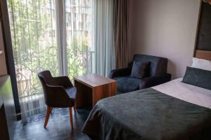 Cama ou camas em um quarto em SennaCity Hotel