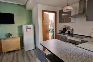 Kuchnia lub aneks kuchenny w obiekcie Oscar´s chillout house by the beach