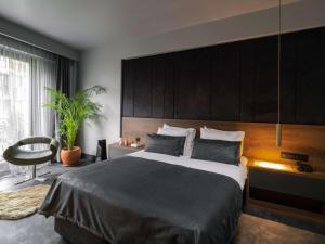 Cama ou camas em um quarto em SennaCity Hotel