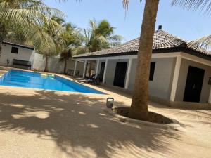 Πισίνα στο ή κοντά στο Schöne Villa in Nianing, Mbour, Senegal