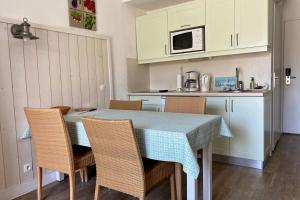Kuchyň nebo kuchyňský kout v ubytování Apt 4 residence in the heart of St-Martin with swimming pool and parking
