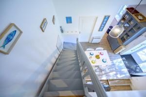 Kuchyň nebo kuchyňský kout v ubytování House with large garden and terrace a stone's throw from the port