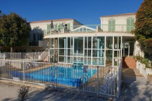 La alberca dentro o cerca de Apt 4 residence in the heart of St-Martin with swimming pool and parking