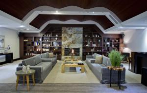 A seating area at Ramada Resort by Wyndham Bodrum