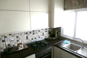 Kuchyň nebo kuchyňský kout v ubytování Apartamento Alhambra Mar