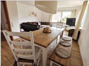 TV a/nebo společenská místnost v ubytování Hotel Wettlaufer + 8 fotografií
