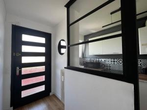 Kuchyň nebo kuchyňský kout v ubytování T2 lumineux refais à neuf avec parking ! + 3 fotografie