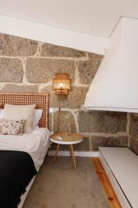 a bedroom with a bed and a table at Casa da Bisa Rita in Aldeia Formosa