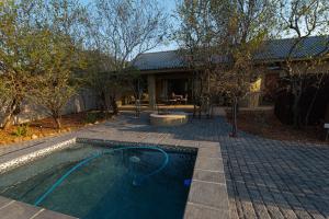 Swimmingpoolen hos eller tæt på Oriole Bush Cottage