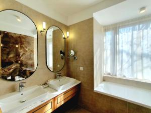 Photo de la galerie de l'établissement Pensiunea Leonida - RESORT LEONIDA, à Poiana Ţapului