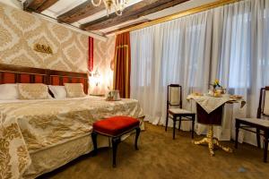 a bedroom with a bed and a table with a chair at Residenza Corte Molin in Venice