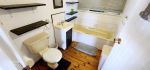 Koupelna v ubytování Milkwood Lodge 12 - Sleeps 8 + 18 fotografií