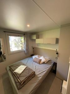 Zdjęcie z galerii obiektu Cocon du lac Mobilhome 3 chambres,6 pers,camping mayotte 5 étoiles Biscarrosse landes w mieście Biscarrosse