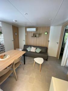Zdjęcie z galerii obiektu Cocon du lac Mobilhome 3 chambres,6 pers,camping mayotte 5 étoiles Biscarrosse landes w mieście Biscarrosse