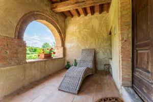A seating area at Charming Casanova Apartment In Radicondoli, Pool, Wifi