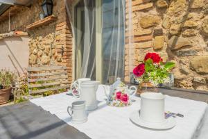 A balcony or terrace at Charming Casanova Apartment In Radicondoli, Pool, Wifi