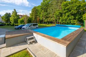 Bazén v ubytovaní MarineLake Apartman Balatonföldvár By BLTN alebo v jeho blízkosti