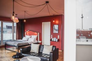 Cama ou camas em um quarto em The Circus Hostel