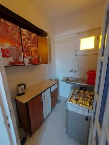 A kitchen or kitchenette at Anglo Chalets - Ageeba beach