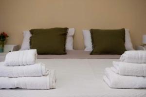 Katil atau katil-katil dalam bilik di Emy Guest House