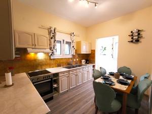 Kuchyň nebo kuchyňský kout v ubytování Corfiota Sourina