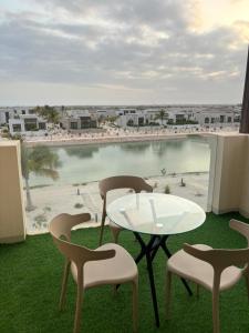 a table and chairs with a view of a body of water at Hawana Salalah Resort - Acacia 7 in Ţāqah