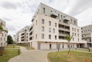 obraz budynku apartamentowego w obiekcie Zenao Appart'hôtels Montreuil w mieście Montreuil